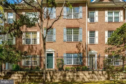 12431 Oak Rail Ln, Fairfax, VA 22033