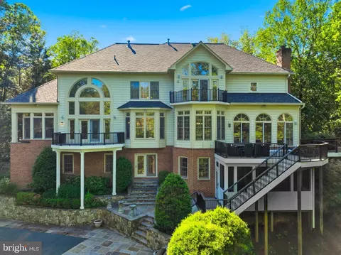 Exterior - 891 Chinquapin Rd, Mclean, VA 22102 photo 9 of 10