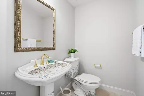 Bath - 891 Chinquapin Rd, Mclean, VA 22102 photo 1 of 10