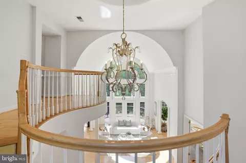 Entry Way - 891 Chinquapin Rd, Mclean, VA 22102 photo 8 of 9