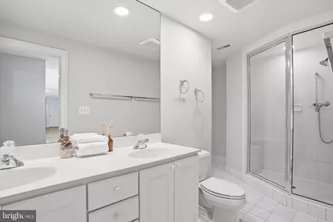Bath - 891 Chinquapin Rd, Mclean, VA 22102 photo 10 of 10