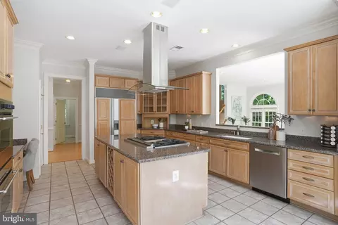 Kitchen - 891 Chinquapin Rd, Mclean, VA 22102 photo 3 of 4