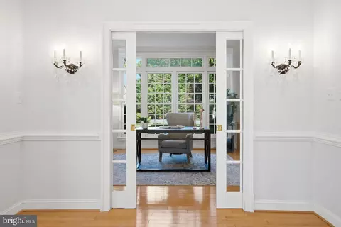 Entry Way - 891 Chinquapin Rd, Mclean, VA 22102 photo 3 of 9
