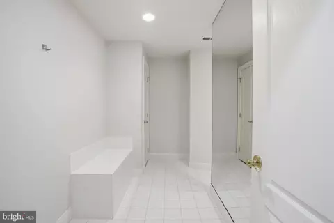 Entry Way - 891 Chinquapin Rd, Mclean, VA 22102 photo 9 of 9