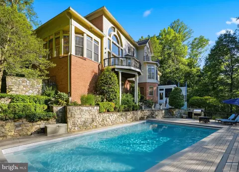 Exterior - 891 Chinquapin Rd, Mclean, VA 22102 photo 10 of 10
