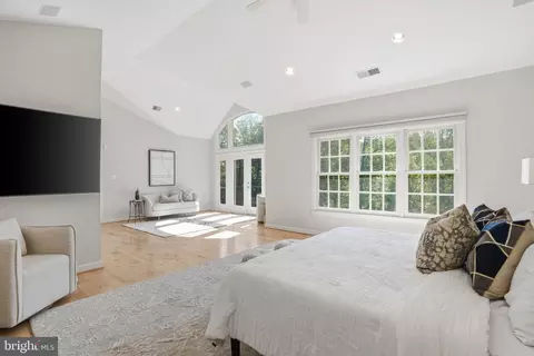 Bedroom - 891 Chinquapin Rd, Mclean, VA 22102 photo 4 of 6