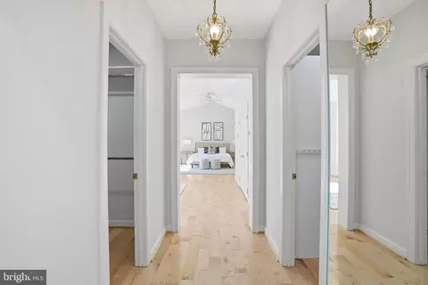 Entry Way - 891 Chinquapin Rd, Mclean, VA 22102 photo 7 of 9