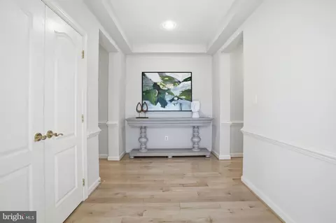 Entry Way - 891 Chinquapin Rd, Mclean, VA 22102 photo 5 of 9