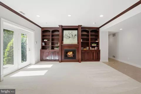 Living - 891 Chinquapin Rd, Mclean, VA 22102 photo 7 of 7