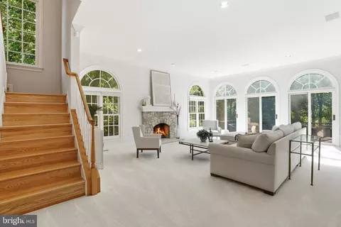Living - 891 Chinquapin Rd, Mclean, VA 22102 photo 6 of 7