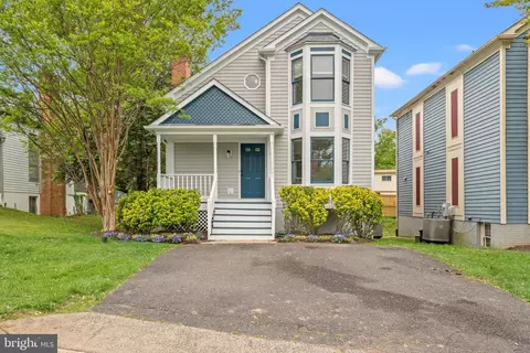 8405 Hollis Ln, Vienna, VA 22182