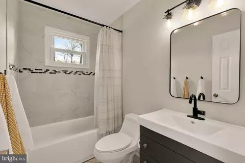 Bath - 6800 Riata Ct, Springfield, VA 22153 photo 4 of 4