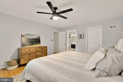 Bedroom - 6800 Riata Ct, Springfield, VA 22153 photo 2 of 7