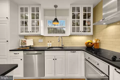 Kitchen - 6800 Riata Ct, Springfield, VA 22153 photo 2 of 4
