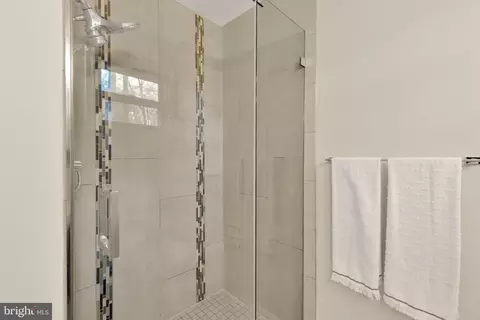 Bath - 6800 Riata Ct, Springfield, VA 22153 photo 3 of 4