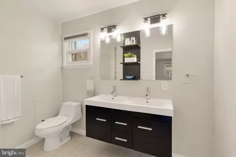 Bath - 6800 Riata Ct, Springfield, VA 22153 photo 2 of 4