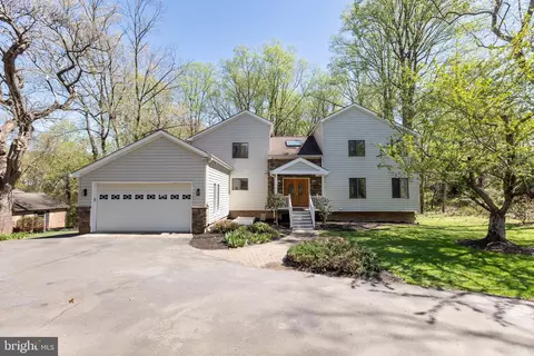 513 Springvale Rd, Great Falls, VA 22066