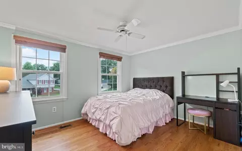 Bedroom - 9751 Ironmaster Dr, Burke, VA 22015 photo 3 of 5