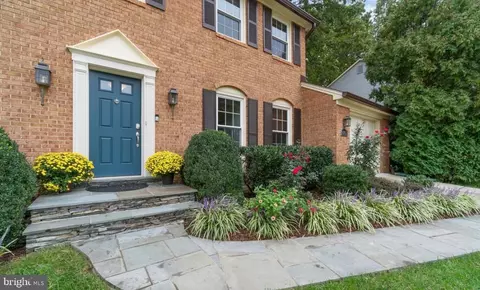 Exterior - 9751 Ironmaster Dr, Burke, VA 22015 photo 3 of 6
