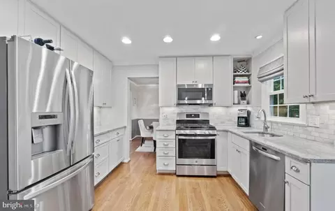 Kitchen - 9751 Ironmaster Dr, Burke, VA 22015 photo 3 of 6
