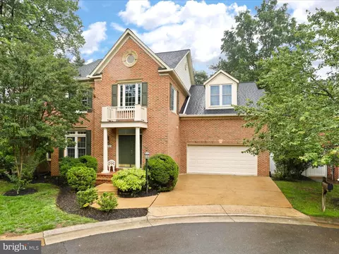 7952 Blitz Ct, Dunn Loring, VA 22027
