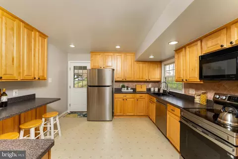 Kitchen - 7013 Galgate Dr, Springfield, VA 22152 photo 2 of 4