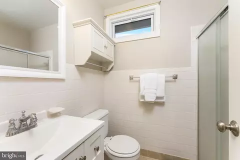 Bath - 7013 Galgate Dr, Springfield, VA 22152 photo 1 of 2