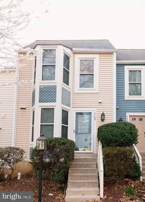 1703 Whisperhill Dr, Reston, VA 20194