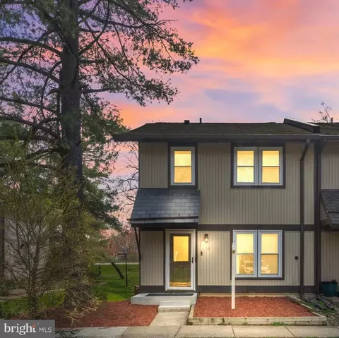 9710 Ashbourn Dr, Burke, VA 22015