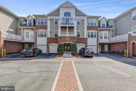 7860 Rolling Woods Ct #4M4, Springfield, VA 22152