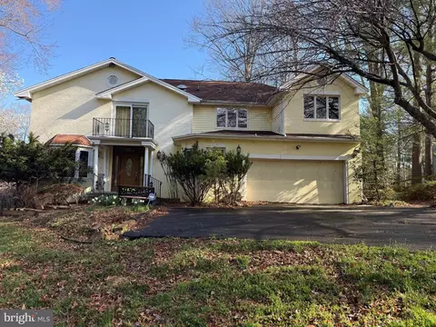 10910 Miller Rd, Oakton, VA 22124