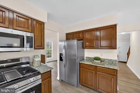 Kitchen - 2982 Emerald Chase Dr, Herndon, VA 20171 photo 2 of 5