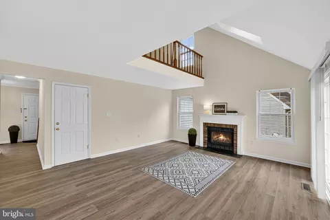 Living - 2982 Emerald Chase Dr, Herndon, VA 20171 photo 5 of 11