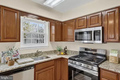 Kitchen - 2982 Emerald Chase Dr, Herndon, VA 20171 photo 3 of 5