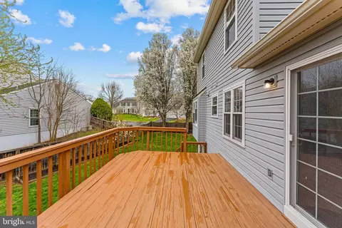Exterior - 2982 Emerald Chase Dr, Herndon, VA 20171 photo 8 of 16
