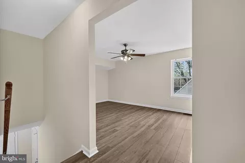 Entry Way - 2982 Emerald Chase Dr, Herndon, VA 20171 photo 9 of 15