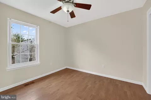 Bedroom - 2982 Emerald Chase Dr, Herndon, VA 20171 photo 2 of 4