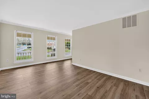 Living - 2982 Emerald Chase Dr, Herndon, VA 20171 photo 1 of 11