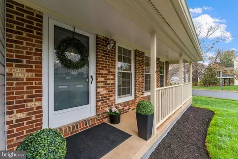 Exterior - 2982 Emerald Chase Dr, Herndon, VA 20171 photo 3 of 16