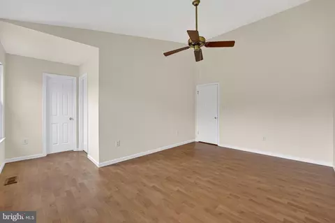 Entry Way - 2982 Emerald Chase Dr, Herndon, VA 20171 photo 13 of 15