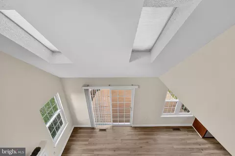 Entry Way - 2982 Emerald Chase Dr, Herndon, VA 20171 photo 11 of 15