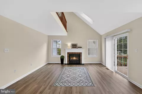 Living - 2982 Emerald Chase Dr, Herndon, VA 20171 photo 4 of 11