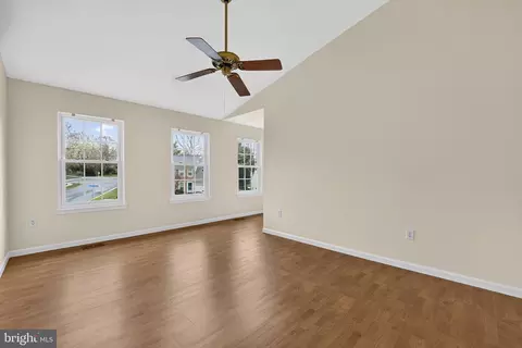 Living - 2982 Emerald Chase Dr, Herndon, VA 20171 photo 8 of 11
