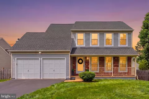 Exterior - 2982 Emerald Chase Dr, Herndon, VA 20171 photo 1 of 16