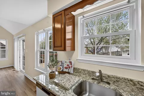 Entry Way - 2982 Emerald Chase Dr, Herndon, VA 20171 photo 7 of 15