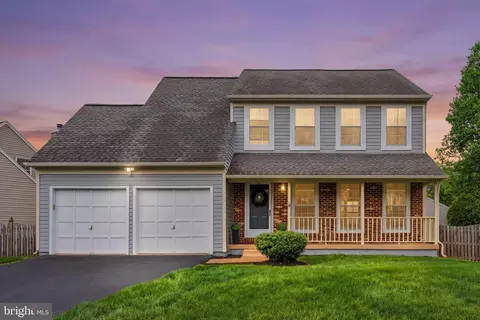 2982 Emerald Chase Dr, Herndon, VA 20171