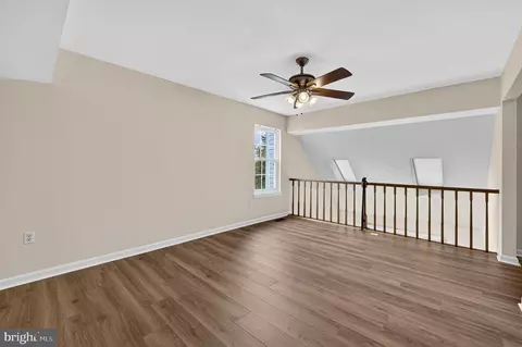 Entry Way - 2982 Emerald Chase Dr, Herndon, VA 20171 photo 10 of 15