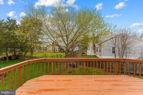 Exterior - 2982 Emerald Chase Dr, Herndon, VA 20171 photo 10 of 16