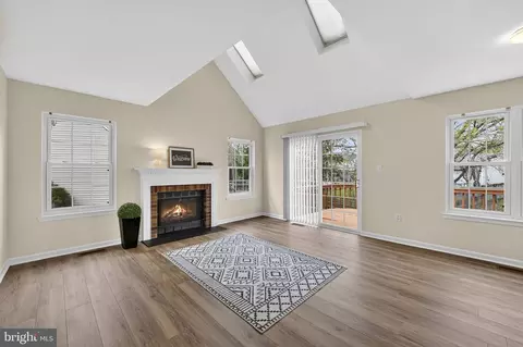 Living - 2982 Emerald Chase Dr, Herndon, VA 20171 photo 6 of 11