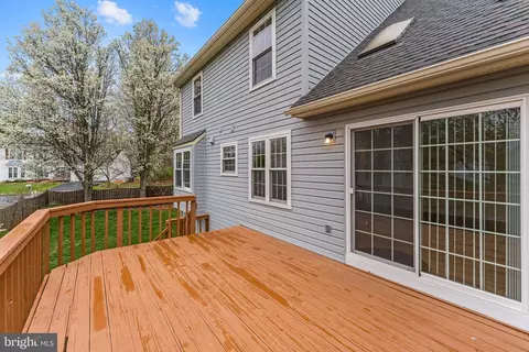 Exterior - 2982 Emerald Chase Dr, Herndon, VA 20171 photo 5 of 16
